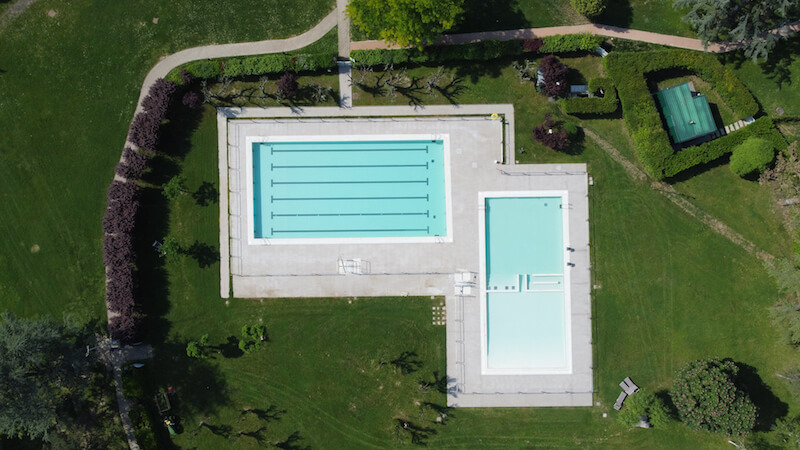 Foto dall'alto della piscina